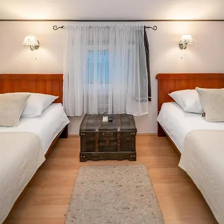 Roza Guest house 3*