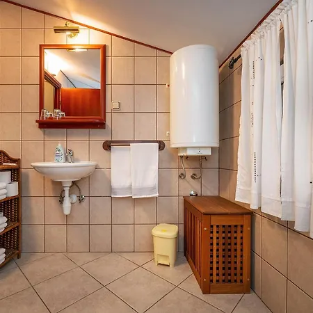 Casa de hóspedes Roza 3*